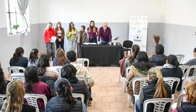 Estudiantes de Paso y Francisco Madero recibieron las becas municipales