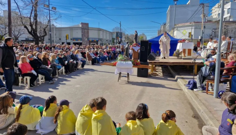 Bragado celebró a Santa Rosa de Lima con la tradicional procesión por las calles