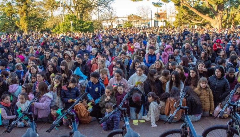 Una multitud celebró el Día de la Niñez en la Plaza San Martín