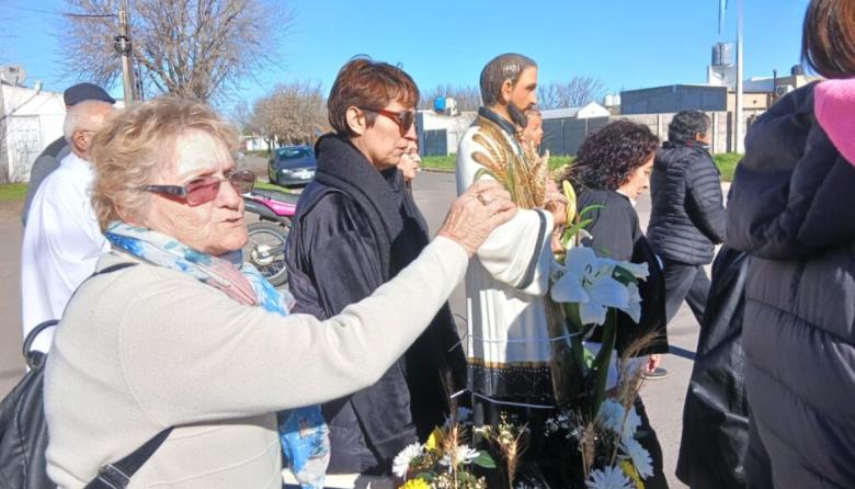 San Cayetano reunió a nuevejulienses en una emotiva procesión