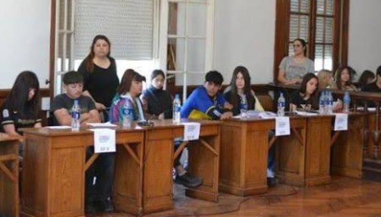 Alumnos de escuelas del distrito participarán del XV Parlamento Juvenil