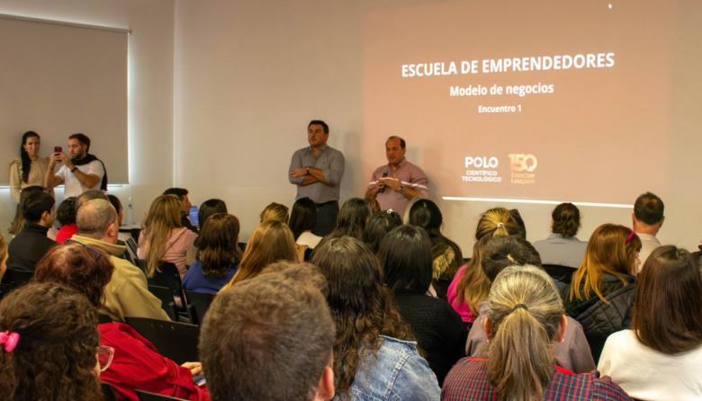 Con más de 150 inscriptos, abrió sus puertas la Escuela de Emprendedores