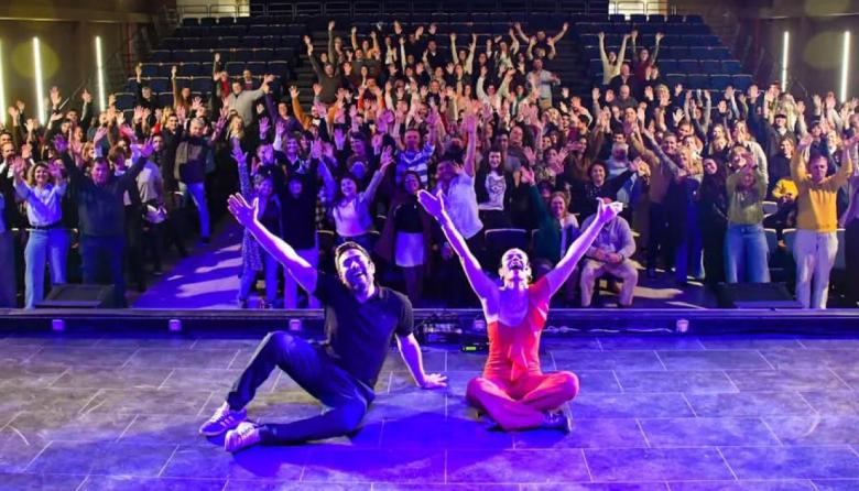 “Vale con Bigote” combinó humor e historias de pareja en el Cine Zurro