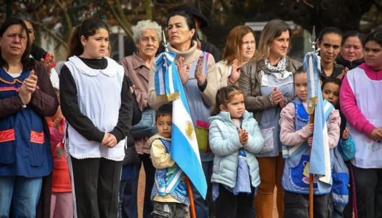 Con un emotivo acto, Mones Cazón festejó sus 115 años de historia