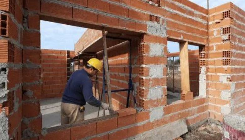 La industria y la construcción siguen en “modo serrucho” y no despegan