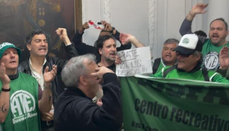ATE tomó el edificio de la obra social de las FFAA y renunció el administrador