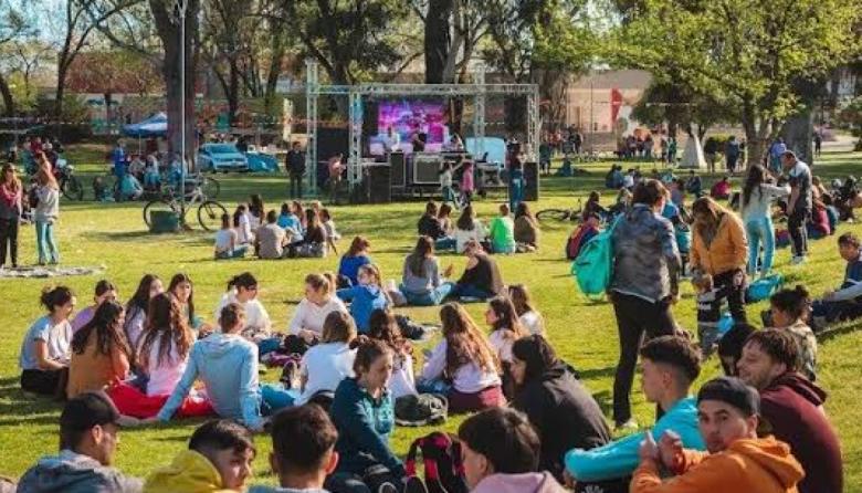 Mes de la Primavera en Trenque Lauquen con charlas, muestras y talleres