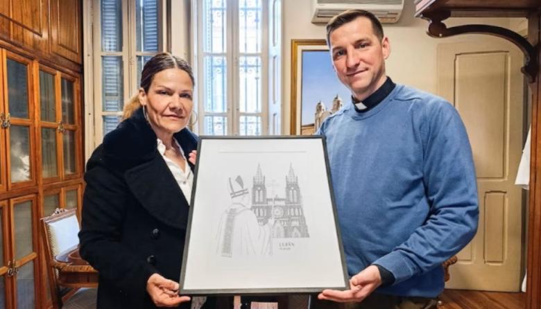 Quién es la artista pehuajense elegida para realizar un regalo oficial al Papa
