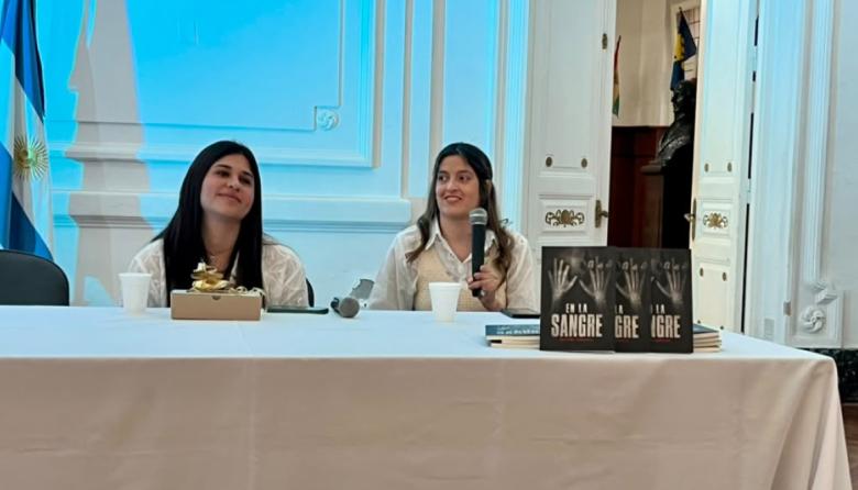 Emotiva presentación del libro “En la sangre” de la médica Delfina Labriola