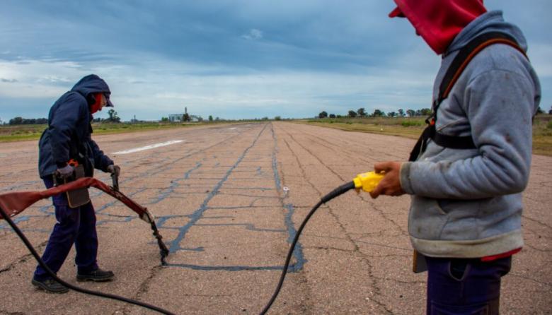 El Municipio inició tareas de sellado en la pista del aeródromo Ñanco Lauquen