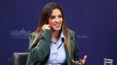 Echan a la subsecretaria de Turismo por irse de vacaciones al exterior