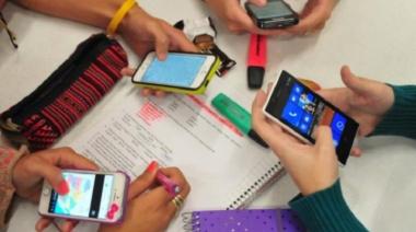 Apuran proyecto para prohibir el uso de celulares en las escuelas