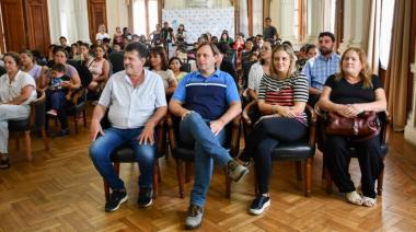 Entregaron anteojos del programa "Ver para Aprender" en Bragado