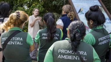Puerta a puerta: promotoras ambientales promueven la separación de residuos