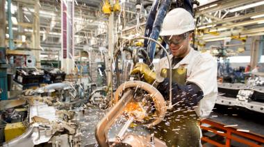 La industria y la construcción se recuperaron en abril