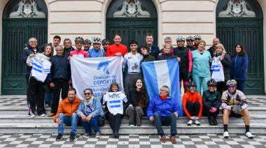 Emotivo recibimiento al ciclista Santiago Cerri tras su logro en Perú