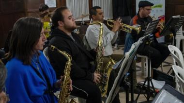 El Municipio entregó instrumentos musicales a la Orquesta Escuela