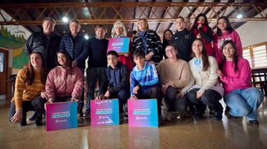 Stadnik entregó netbooks en Moctezuma, Smith y La Dorita