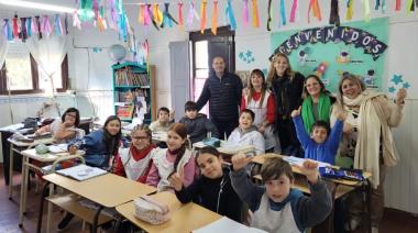 Stadnik recorrió instituciones educativas en Bellocq y Centenario