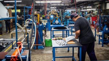 La economía cayó 0,7% en junio y cerró el semestre en desaceleración