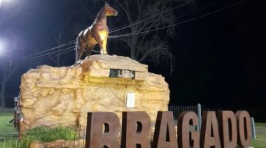 Bragado iluminó el Monumento al Caballo para visibilizar la lucha contra el suicidio