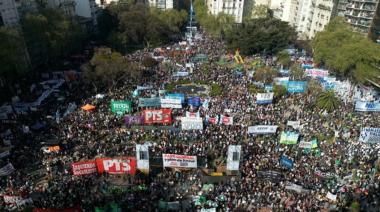Una multitud celebró el revés a los vetos presidenciales frente al Congreso