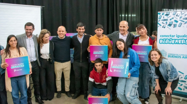 Zurro encabezó la entrega de netbooks a Escuelas Rurales y de Educación Especial