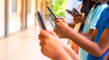 Adolescentes de 13 a 17 años podrán invertir en acciones y bonos