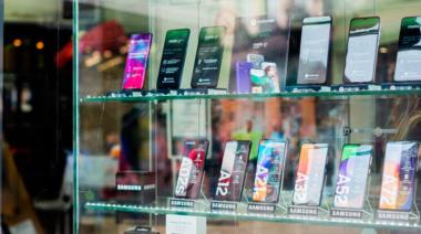 Buscan crear un registro de operadores de celulares contra la venta ilegal