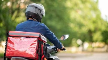 Estiman que un repartidor tiene que hacer 461 envíos para llegar a fin de mes