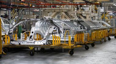 Peugeot paraliza la producción y adelanta vacaciones del personal