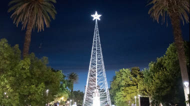 Gran marco de público en el encendido navideño de la ciudad