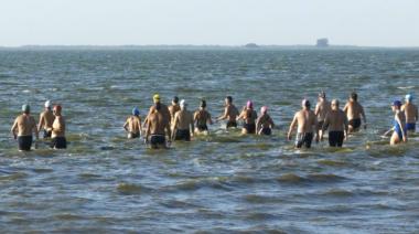 Señal de largada para la Maratón Aguas Abiertas 2025 en la Laguna Cuero de Zorro