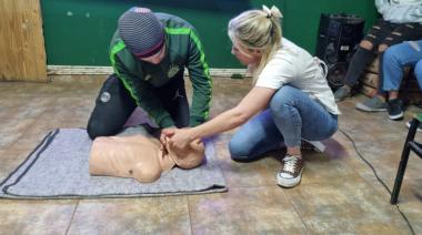 Continúan los cursos de RCP y primeros auxilios en instituciones casarenses