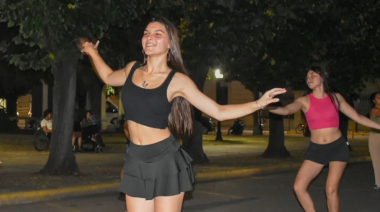 Cuenta regresiva para el Carnaval: ultiman detalles con ensayos frente al teatro