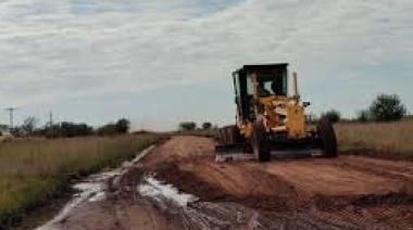 Pese a la falta de maquinaria, avanzan  las obras en los caminos rurales