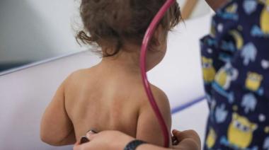 Salud publicó una nueva guía nacional para combatir el brote de coqueluche