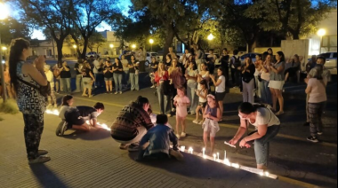 Manifestación con velas por el CFI y la Escuela Especial 502