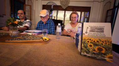 Presentan libro sobre los orígenes y la identidad girasolera de Carlos Casares