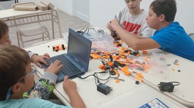 Comenzó con éxito el taller de robótica para niños y adolecentes