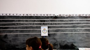 Zurro visitó escuelas y continuó la entrega de kits escolares