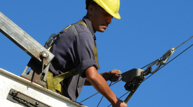 Avanza en Juan José Paso Norte la renovación de la línea troncal eléctrica
