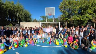 El Municipio entregó material deportivo a todas las instituciones educativas