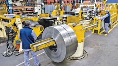 La economía anotó su segunda mejora al hilo pero con disparidad sectorial