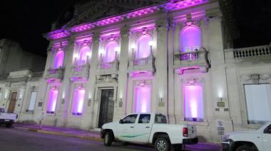 El Palacio Municipal se tiñó de violeta para concientizar sobre la epilepsia