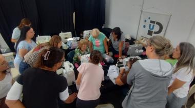 Inicio exitoso de los talleres de costura y manejo de máquinas de coser