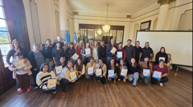 El municipio realizó la entrega de becas a estudiantes de Medicina