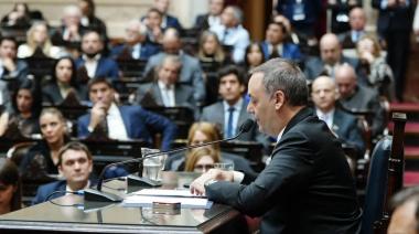 Adorni dijo que no cometió delitos, se cruzó con opositores y afirmó: “No voy a renunciar”