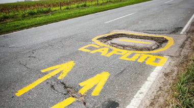 Bautizan baches en las rutas nacionales con nombres de funcionarios