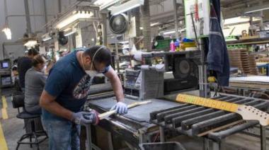 La industria encadenó en febrero su octava caída interanual al hilo